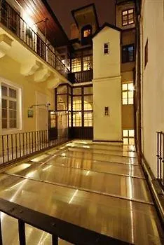 U Zlate Podkovy Apartments Prag