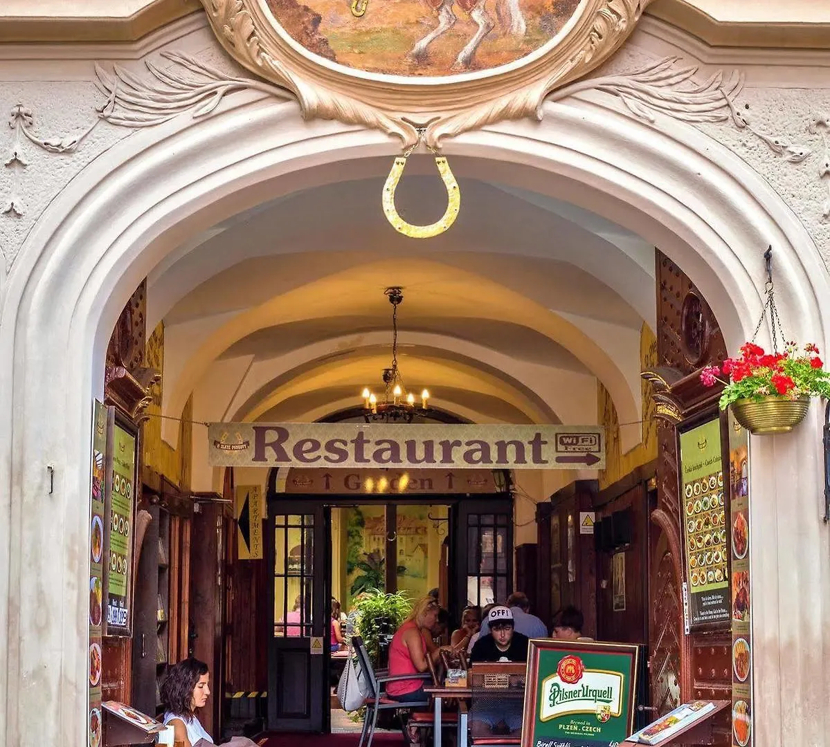 U Zlate Podkovy Apartments Prag