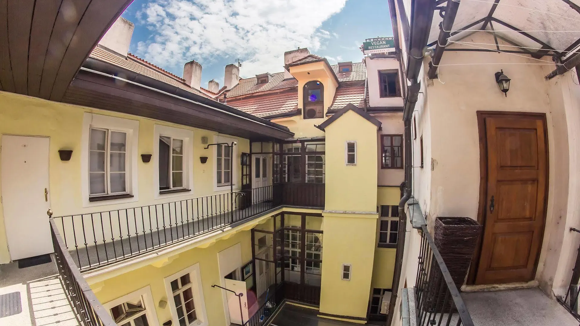 U Zlate Podkovy Apartments Prag